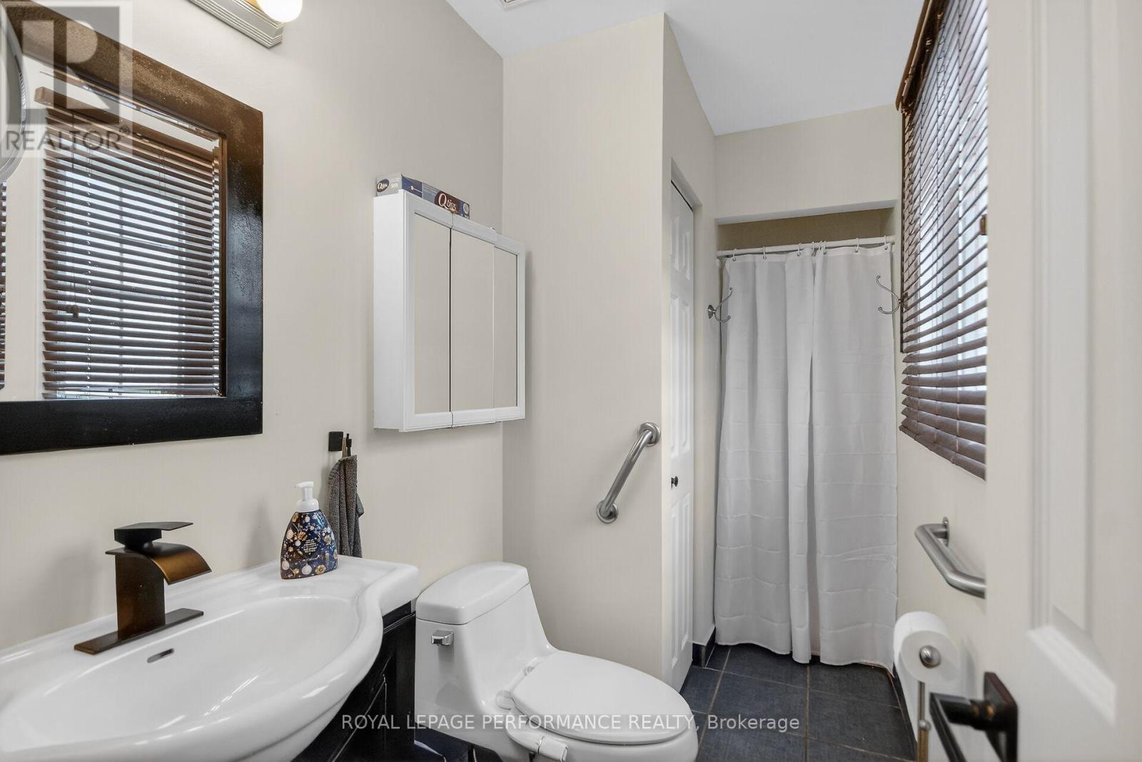 107 Dunlop Crescent, Russell, Ontario  K4R 1B3 - Photo 30 - X12971918