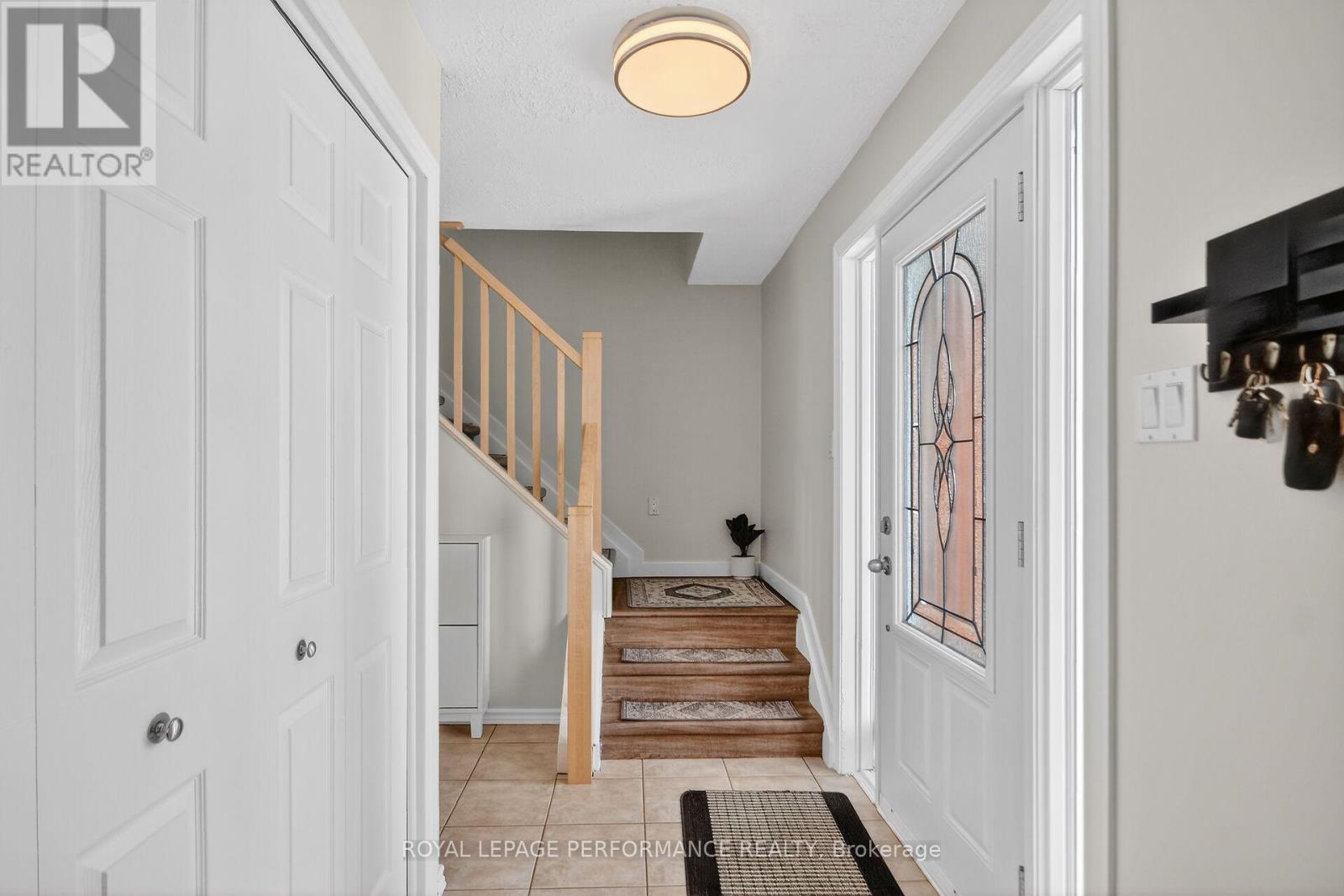 107 Dunlop Crescent, Russell, Ontario  K4R 1B3 - Photo 4 - X12971918