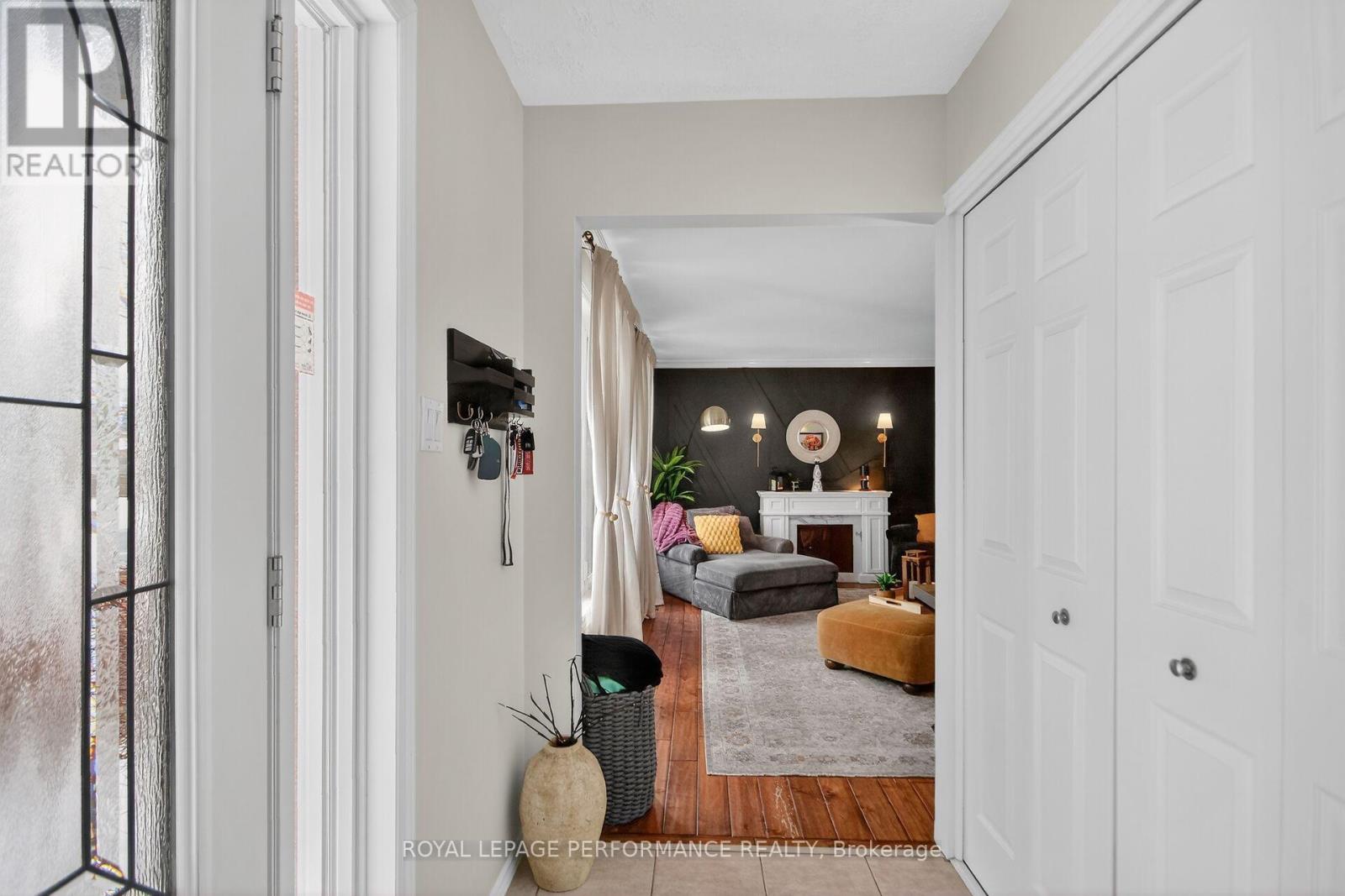 107 Dunlop Crescent, Russell, Ontario  K4R 1B3 - Photo 5 - X12971918