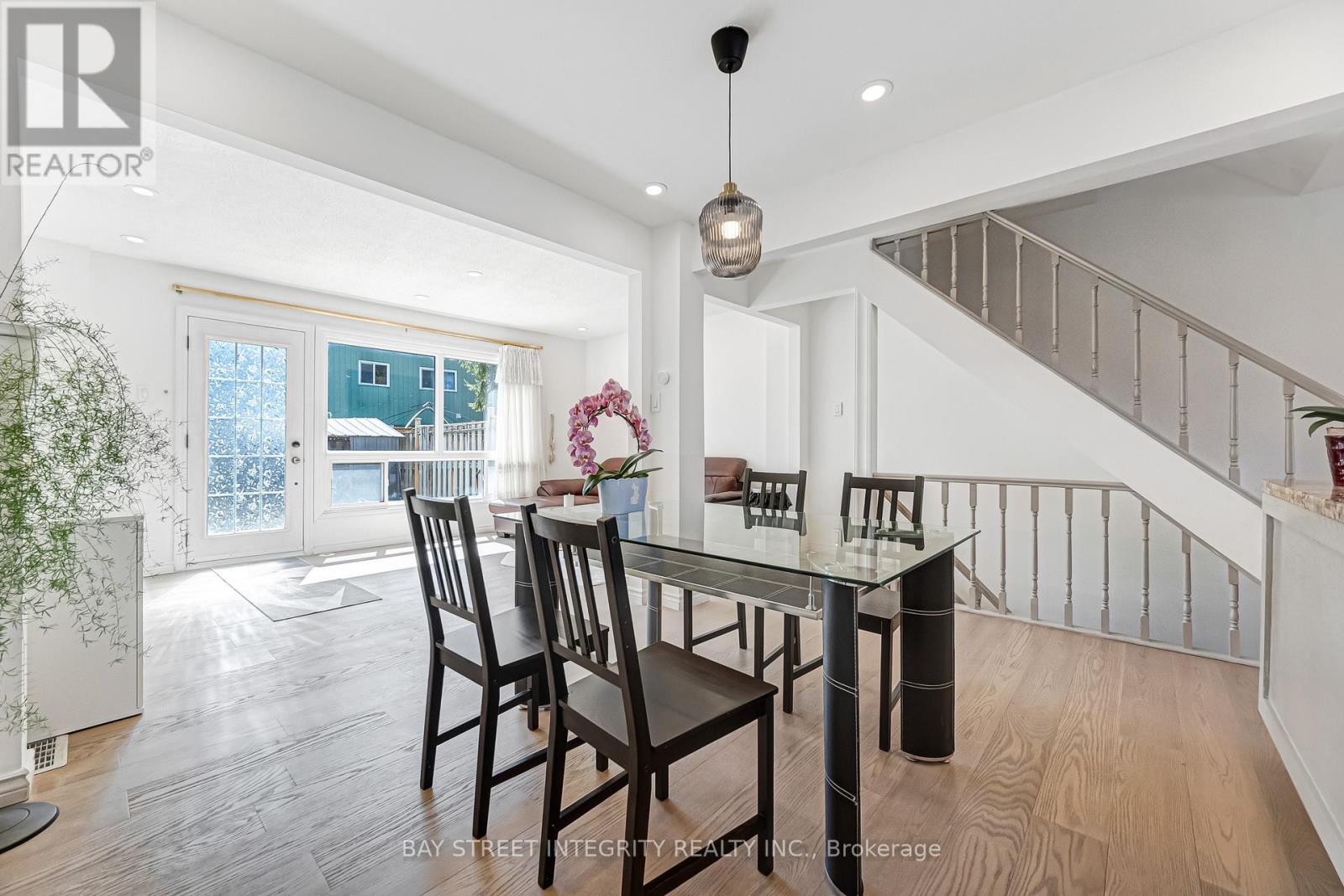 20 Elsa Vine Way, Toronto, Ontario  M2J 4H9 - Photo 11 - C12971456