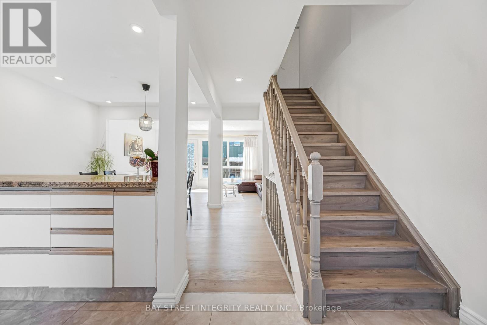 20 Elsa Vine Way, Toronto, Ontario  M2J 4H9 - Photo 12 - C12971456