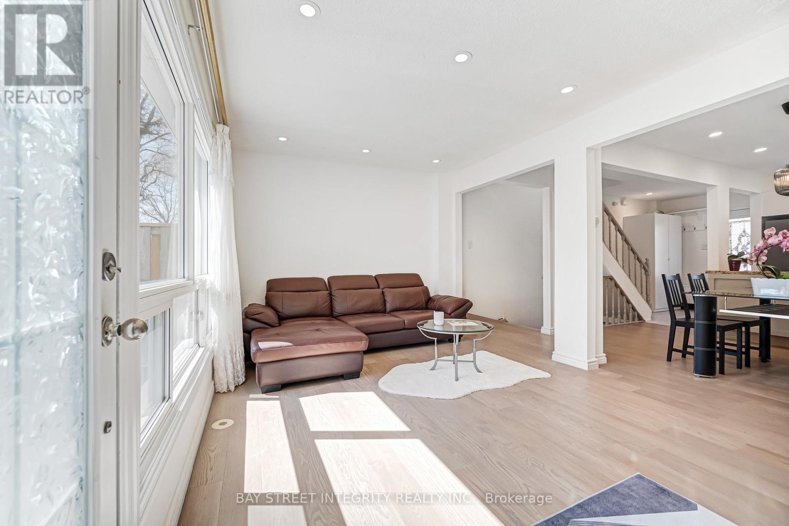 20 Elsa Vine Way, Toronto, Ontario  M2J 4H9 - Photo 19 - C12971456