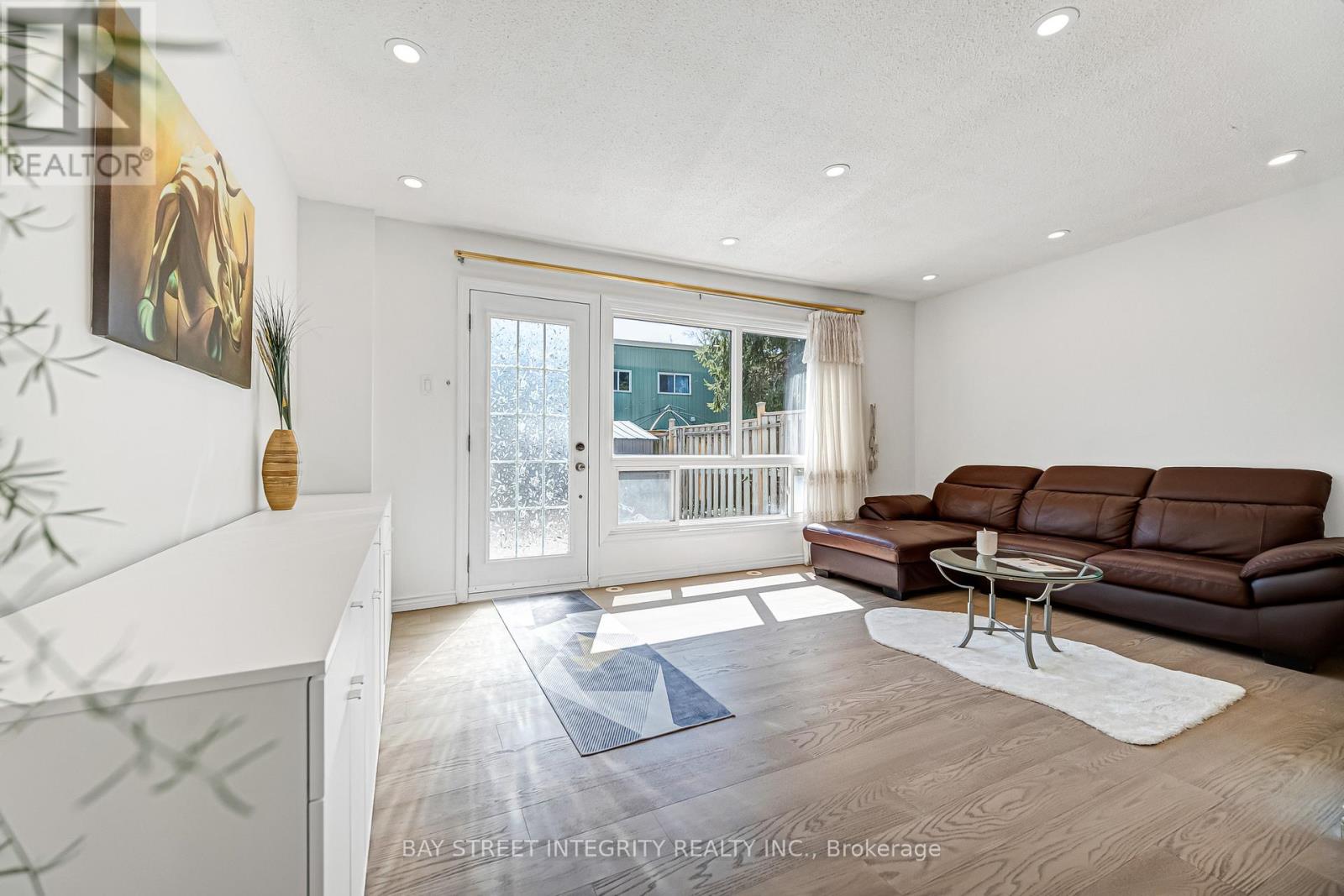 20 Elsa Vine Way, Toronto, Ontario  M2J 4H9 - Photo 17 - C12971456