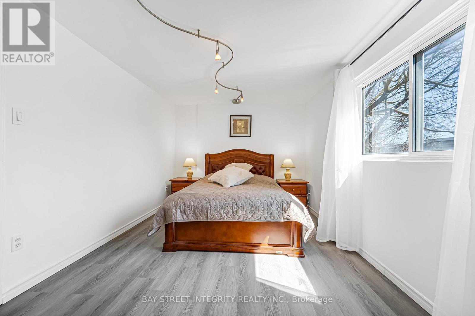 20 Elsa Vine Way, Toronto, Ontario  M2J 4H9 - Photo 27 - C12971456