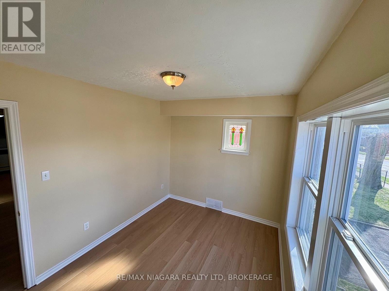 5371 Huron Street, Niagara Falls, Ontario  L2E 2K5 - Photo 4 - X12971828