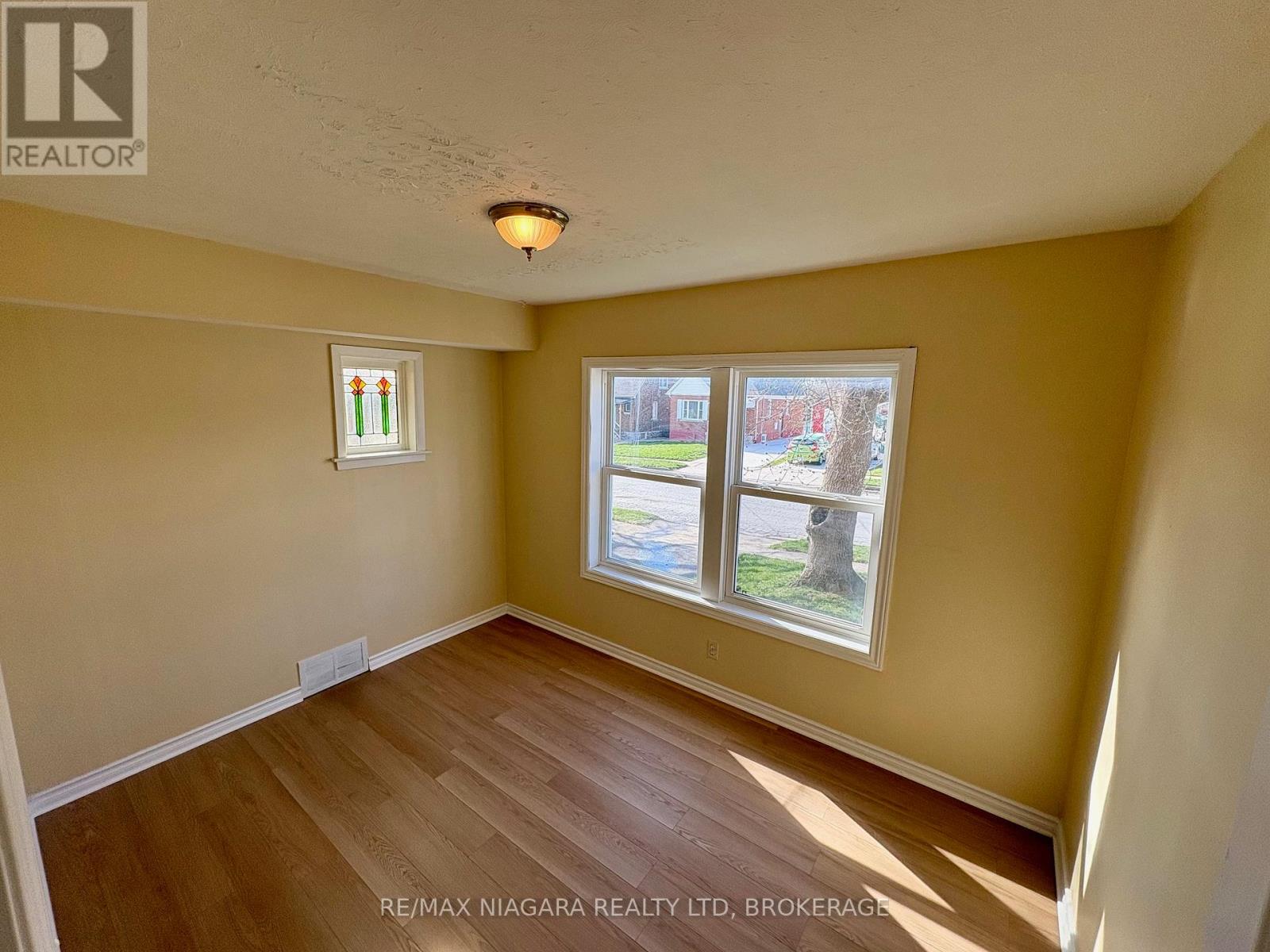 5371 Huron Street, Niagara Falls, Ontario  L2E 2K5 - Photo 6 - X12971828