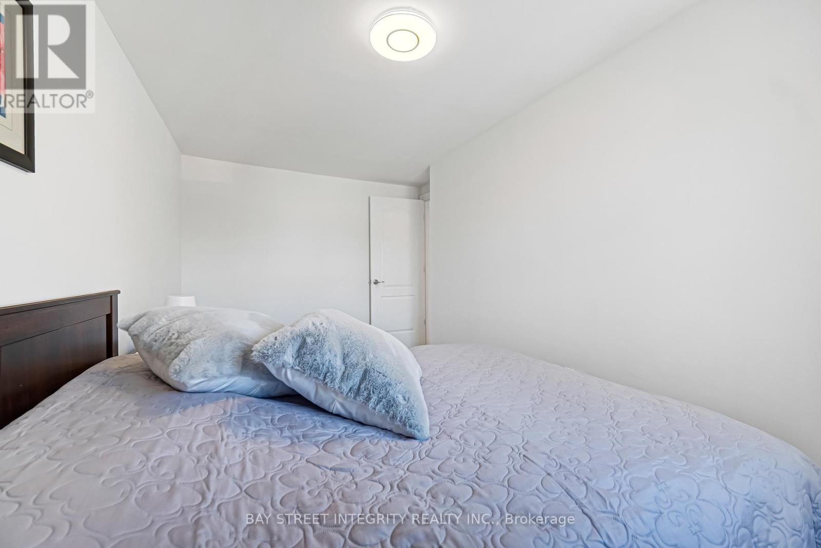 20 Elsa Vine Way, Toronto, Ontario  M2J 4H9 - Photo 30 - C12971456