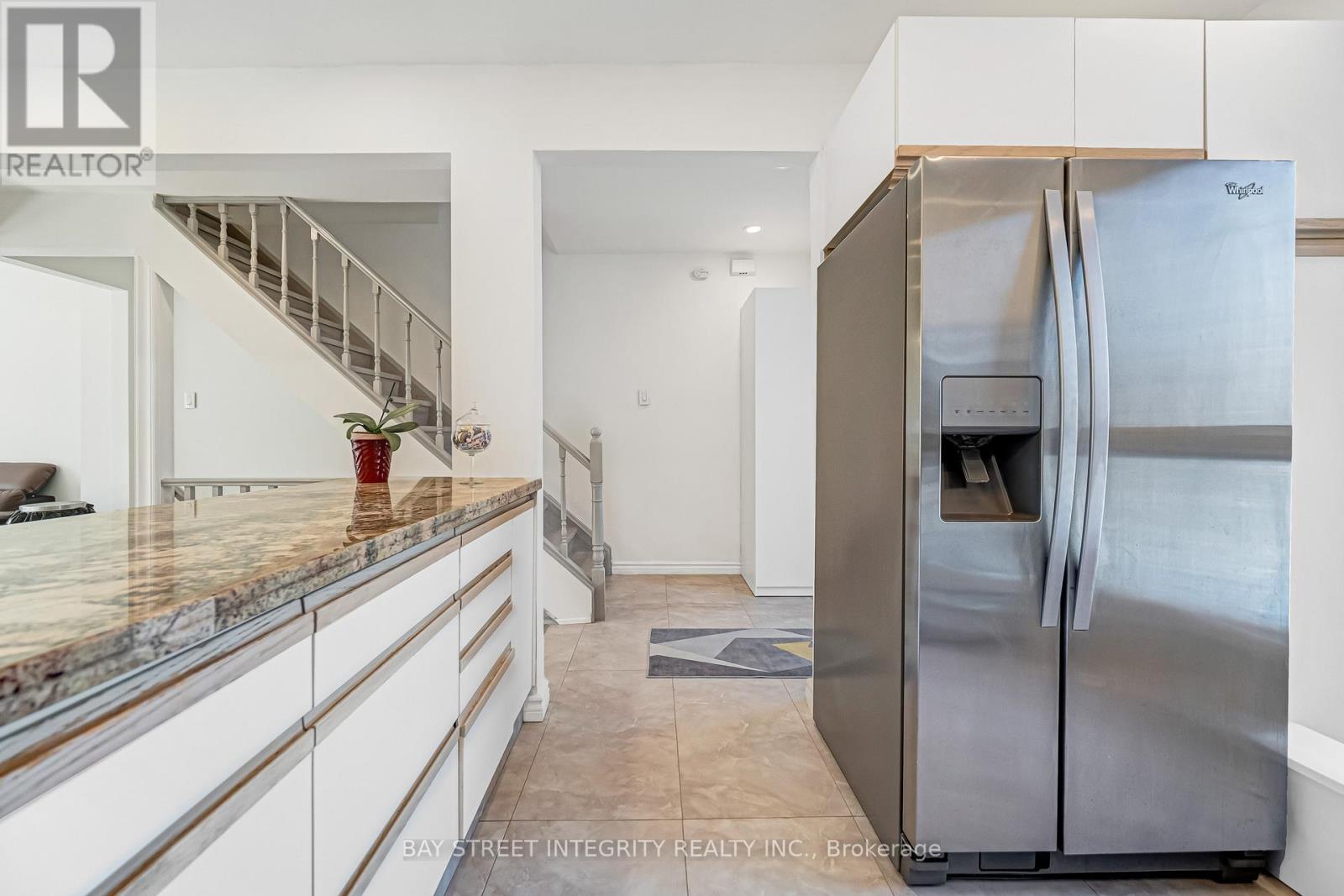 20 Elsa Vine Way, Toronto, Ontario  M2J 4H9 - Photo 7 - C12971456