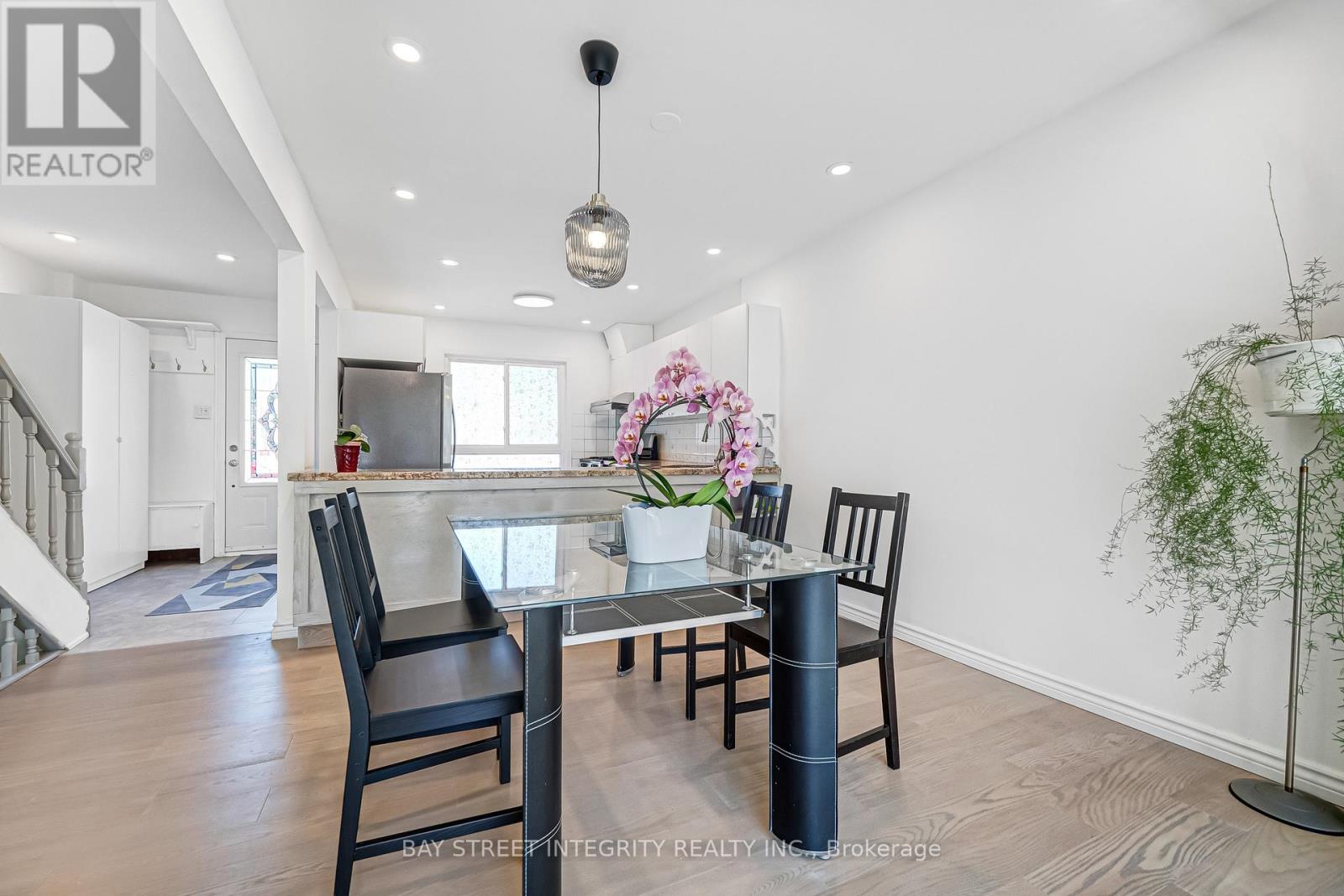 20 Elsa Vine Way, Toronto, Ontario  M2J 4H9 - Photo 9 - C12971456