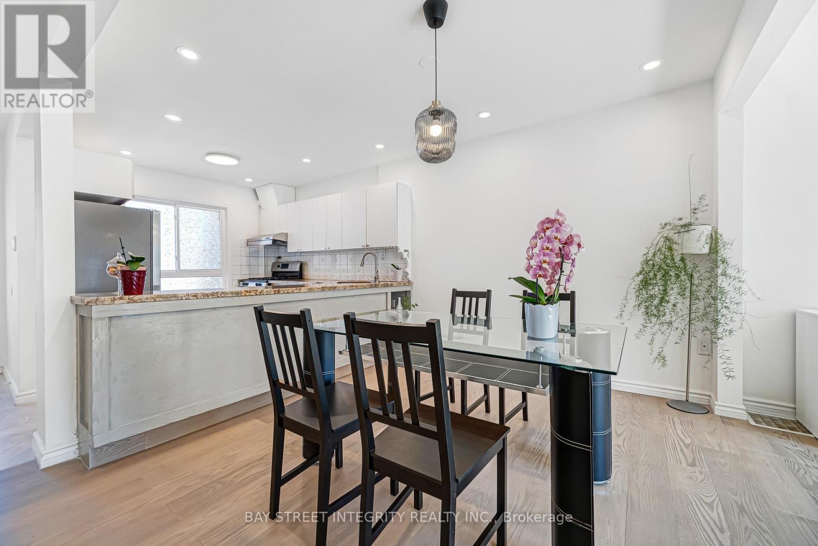 20 Elsa Vine Way, Toronto, Ontario  M2J 4H9 - Photo 8 - C12971456