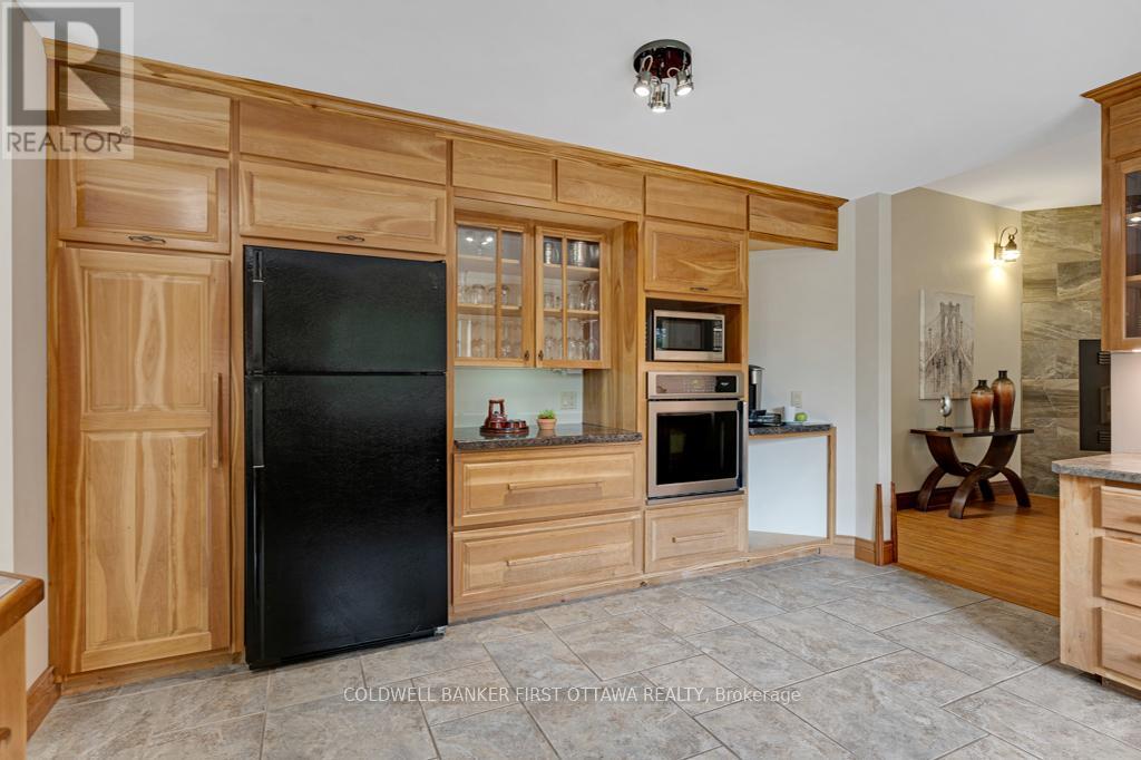 139 Sheil Drive, Drummond/north Elmsley, Ontario  K7H 0G7 - Photo 13 - X12442256