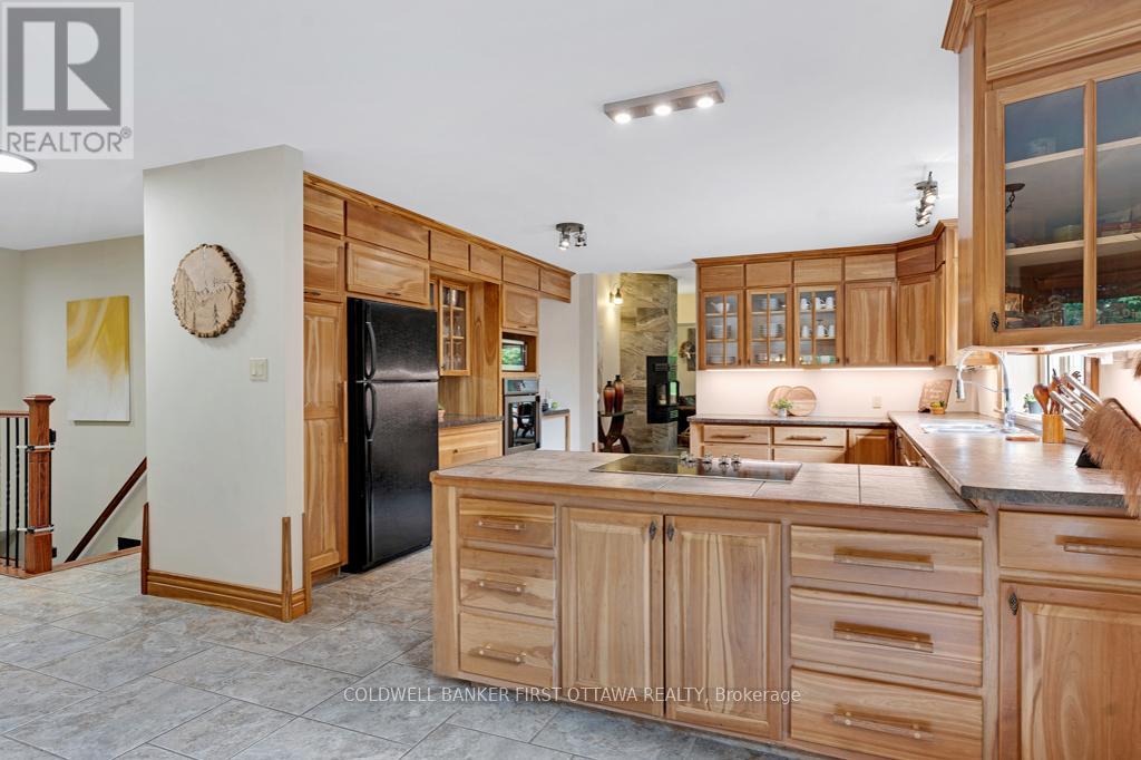 139 Sheil Drive, Drummond/north Elmsley, Ontario  K7H 0G7 - Photo 14 - X12442256