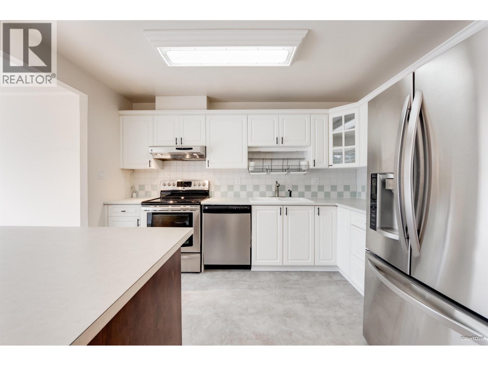 606 6838 Station Hill Drive, Burnaby, British Columbia  V3N 5A4 - Photo 5 - R3108391