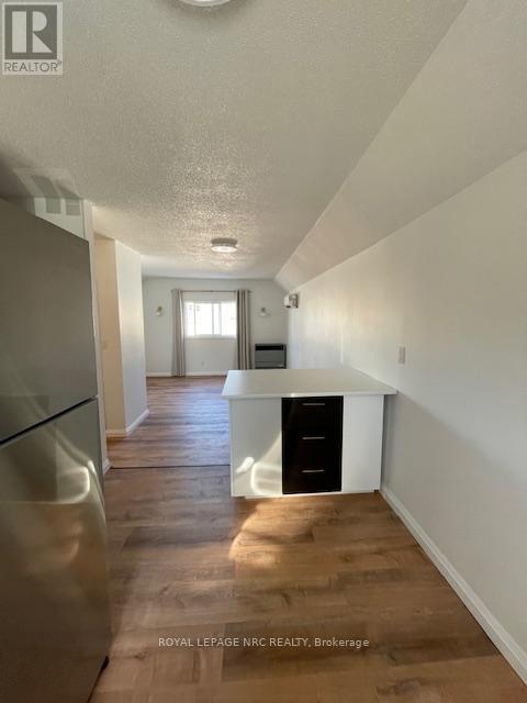 Unit #2 - Upper - 3717 Hibbard Street, Fort Erie, Ontario  L0S 1N0 - Photo 4 - X12826428