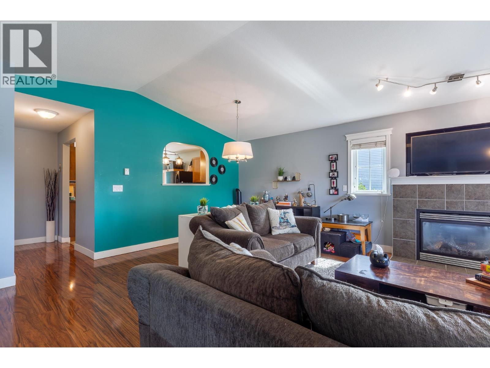 5708 Louise Way, Sechelt, British Columbia  V7Z 0N5 - Photo 4 - R3108374