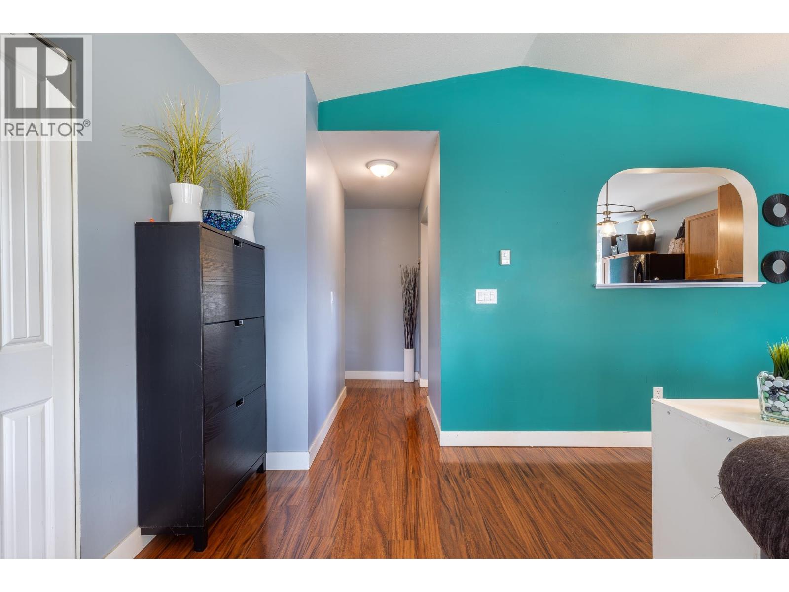 5708 Louise Way, Sechelt, British Columbia  V7Z 0N5 - Photo 6 - R3108374