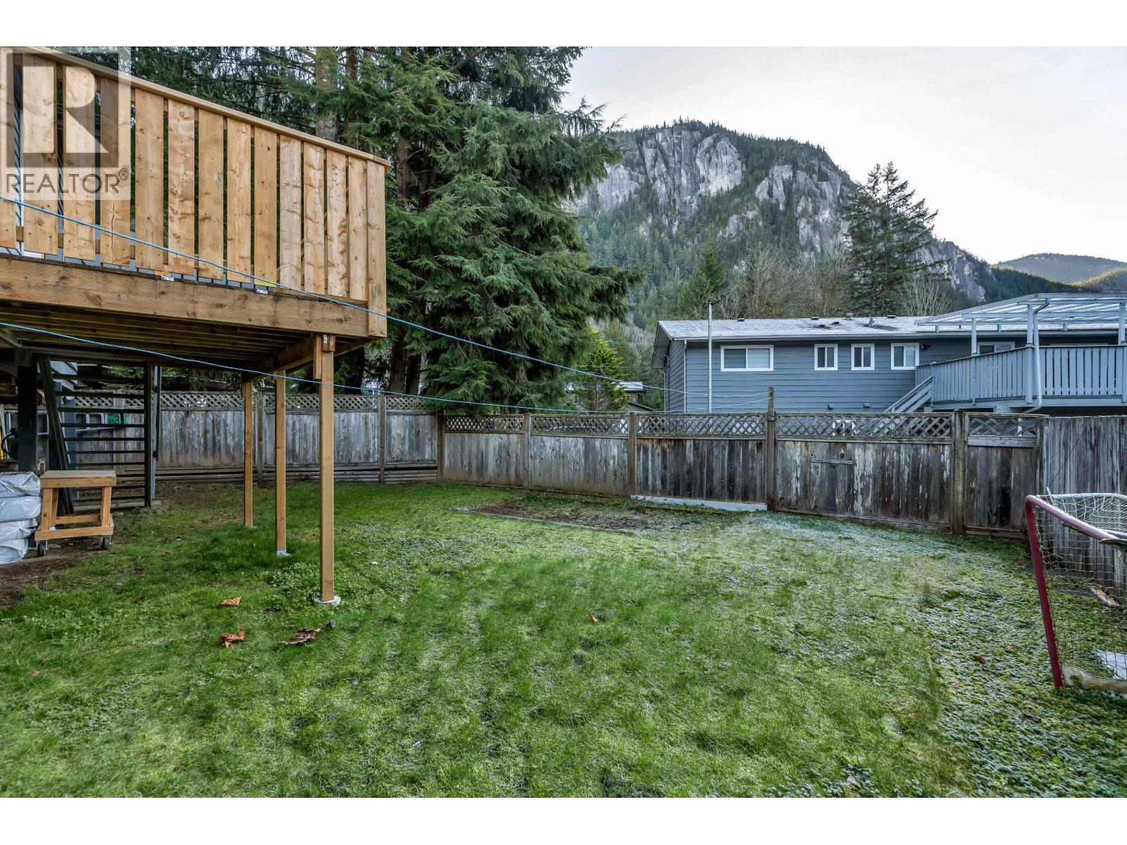 38276 Myrtlewood Crescent, Squamish, British Columbia  V8B 0W4 - Photo 34 - R3108397