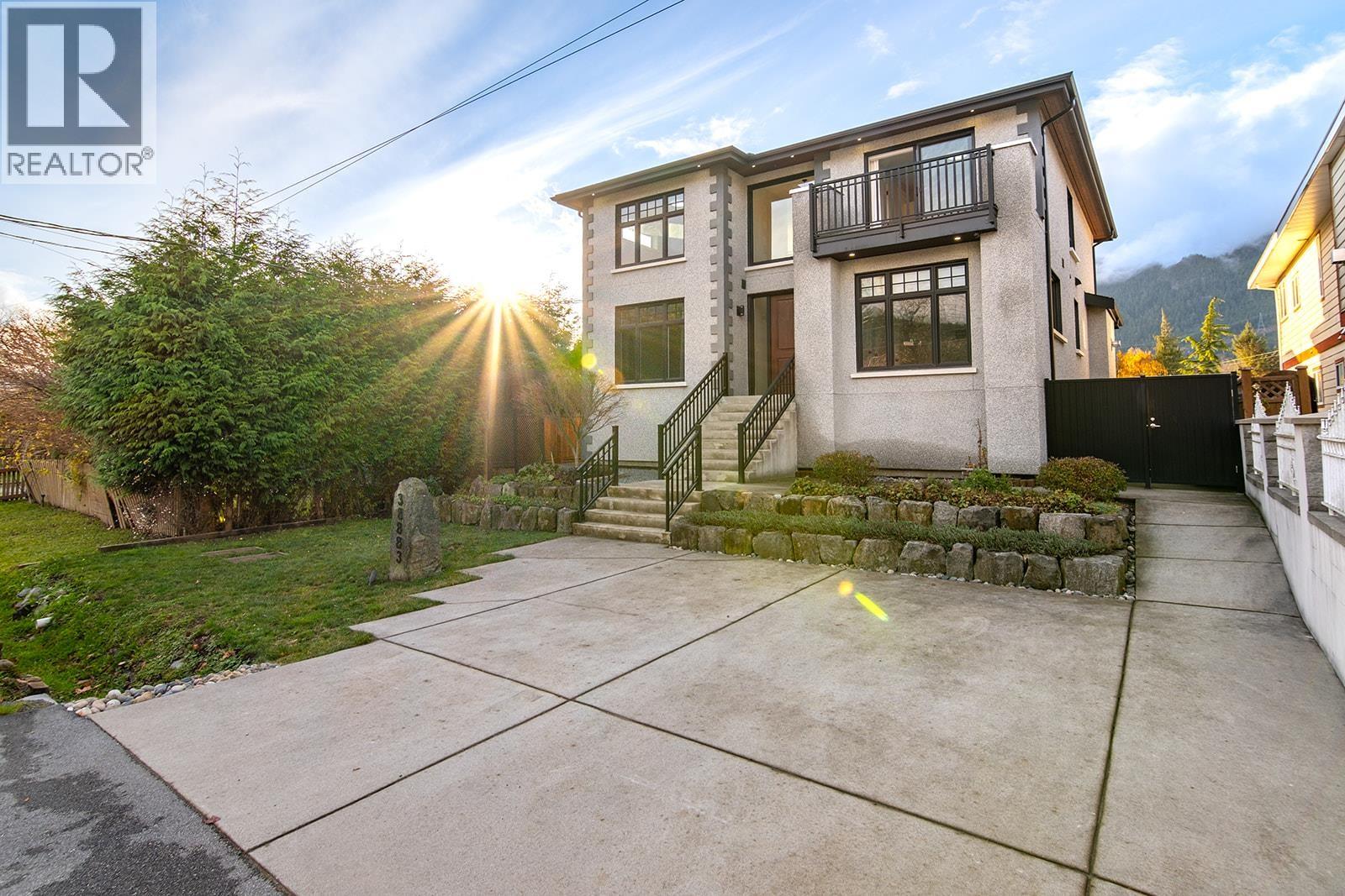 38883 Britannia Avenue, Squamish, British Columbia  V0N 3B0 - Photo 2 - R3108410