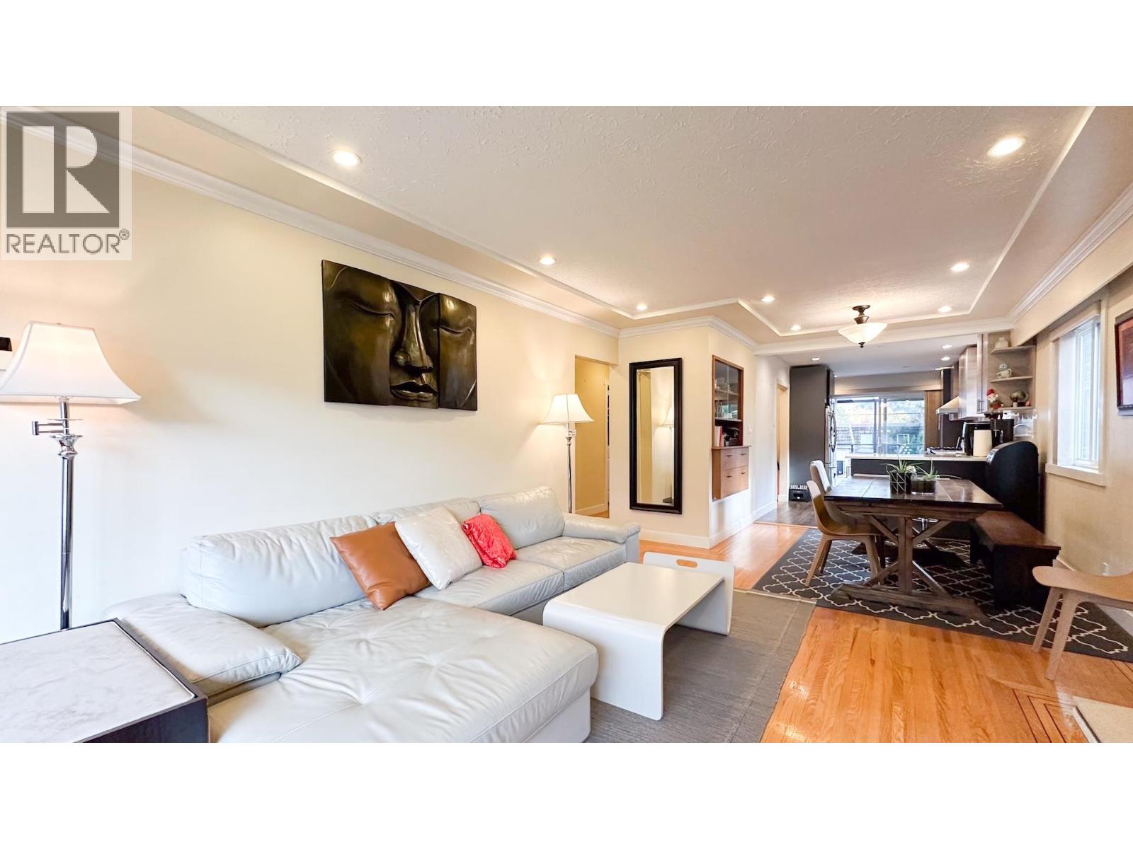 56 Warwick Avenue, Burnaby, British Columbia  V5B 3X3 - Photo 4 - R3108458