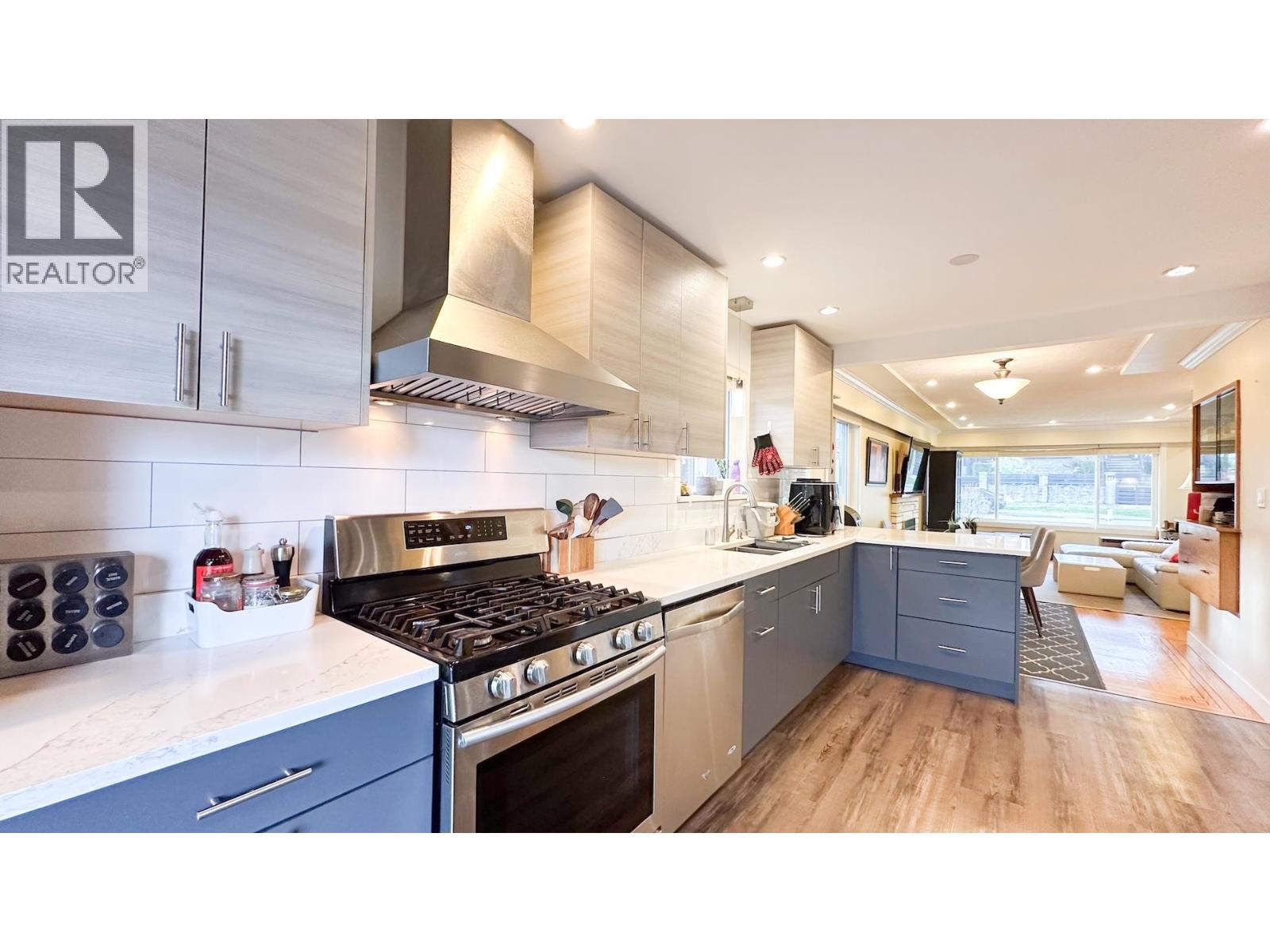 56 Warwick Avenue, Burnaby, British Columbia  V5B 3X3 - Photo 6 - R3108458