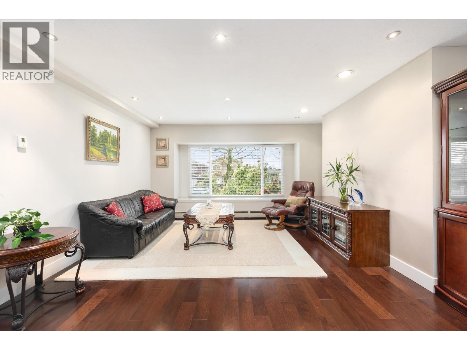 5756 Kerr Street, Vancouver, British Columbia  V5R 4B7 - Photo 2 - R3108468