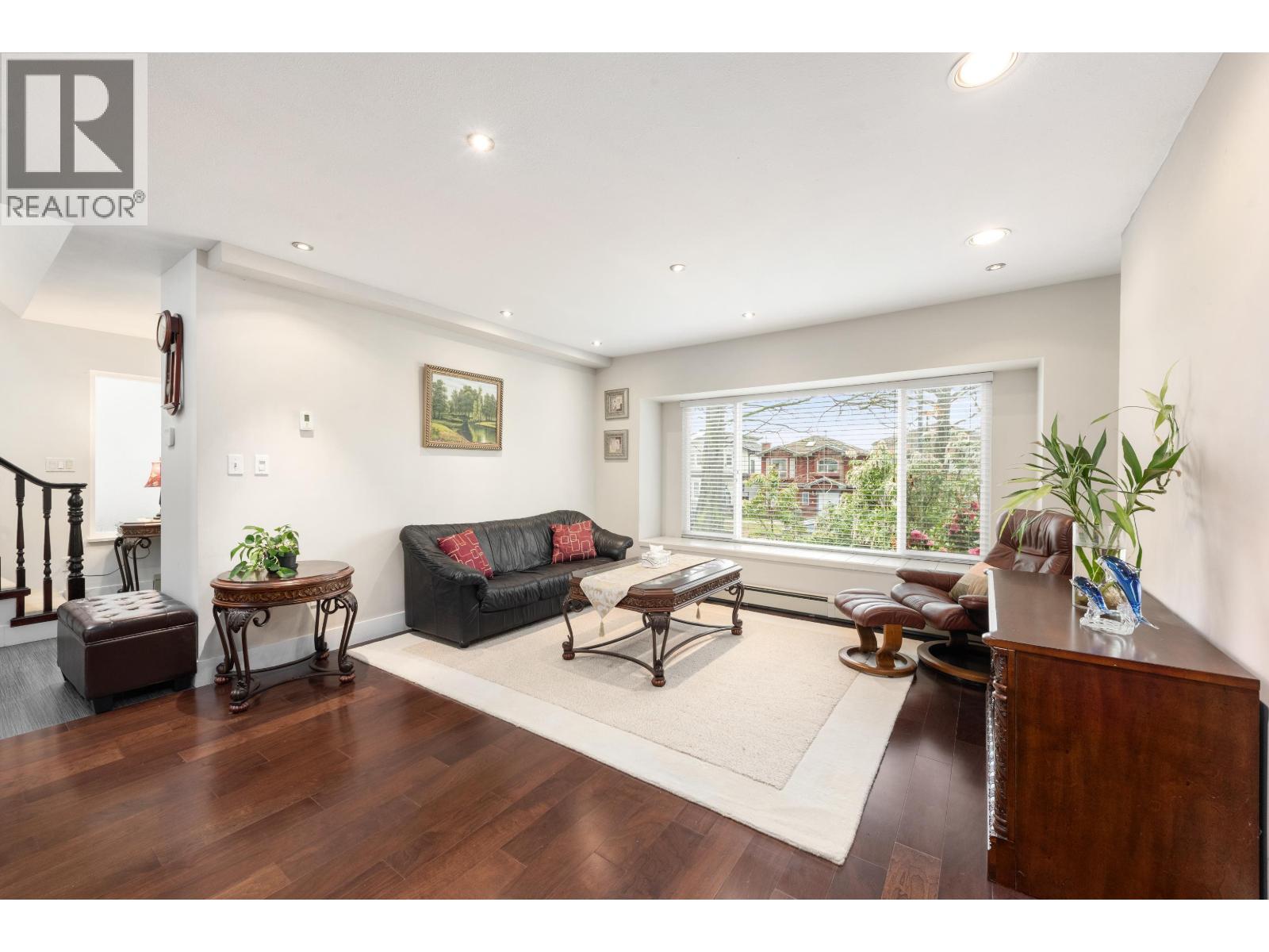 5756 Kerr Street, Vancouver, British Columbia  V5R 4B7 - Photo 3 - R3108468