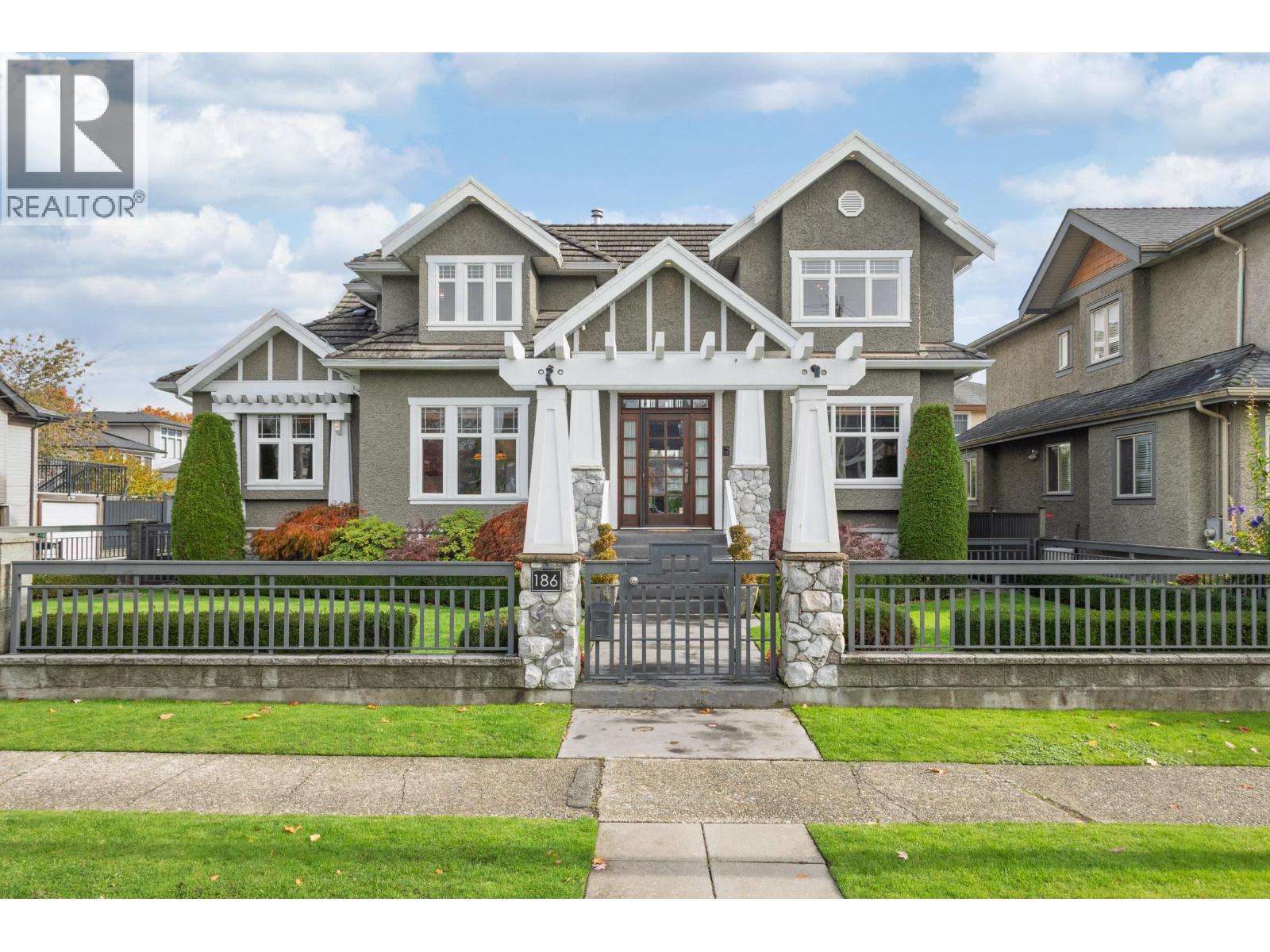 186 Macdonald Avenue, Burnaby, British Columbia  V5C 4M5 - Photo 2 - R3108473