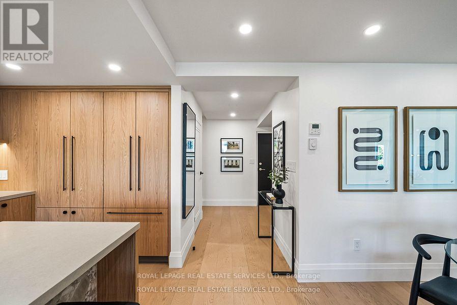 402 - 349 St Clair Avenue W, Toronto, Ontario  M5P 1N3 - Photo 16 - C12971782