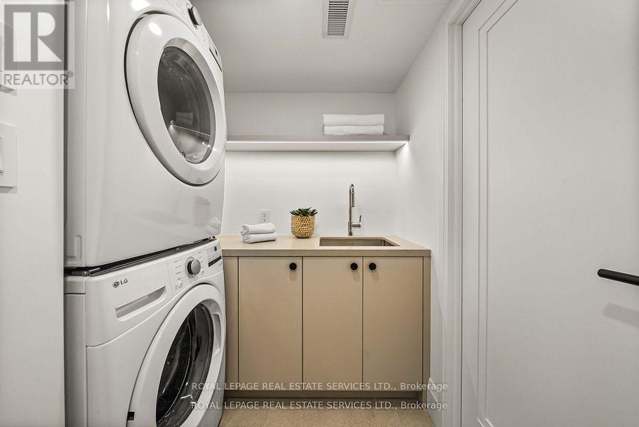 402 - 349 St Clair Avenue W, Toronto, Ontario  M5P 1N3 - Photo 29 - C12971782