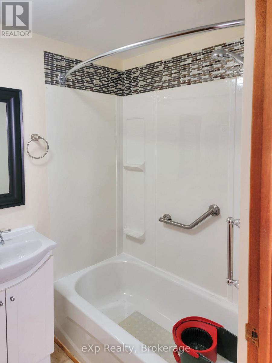 920 5th Avenue E, Owen Sound, Ontario  N4K 2S2 - Photo 35 - X12854800