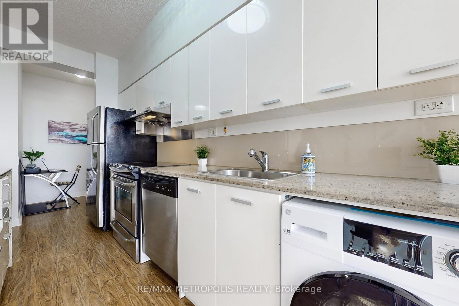 2710 - 33 Singer Court, Toronto, Ontario  M2K 0B4 - Photo 16 - C12971842