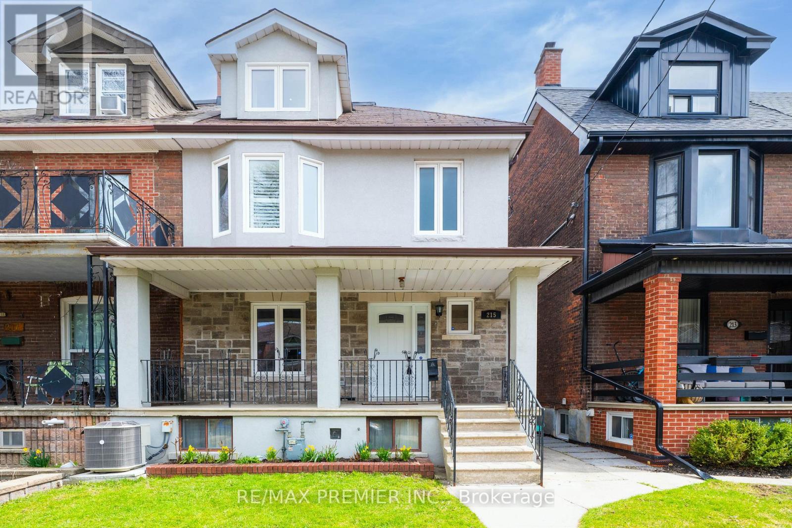 215 Grace Street, Toronto, Ontario  M6G 3A7 - Photo 2 - C12971848