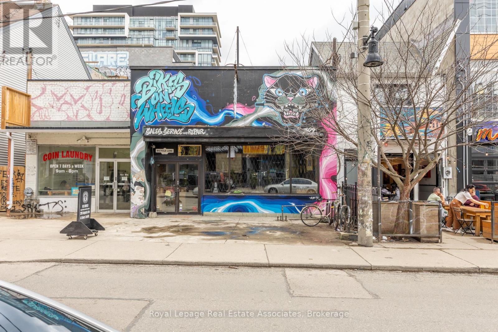 309 AUGUSTA AVENUE, Toronto, Ontario