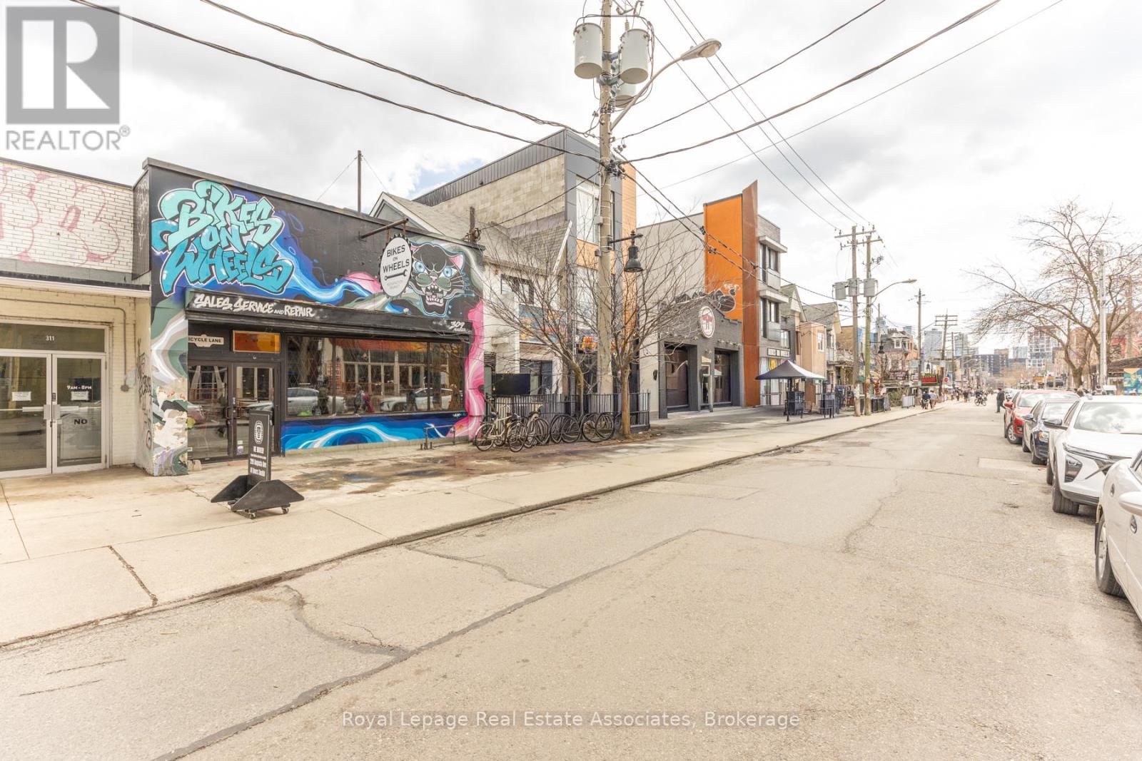 309 Augusta Avenue, Toronto, Ontario  M5T 2M2 - Photo 2 - C12971852