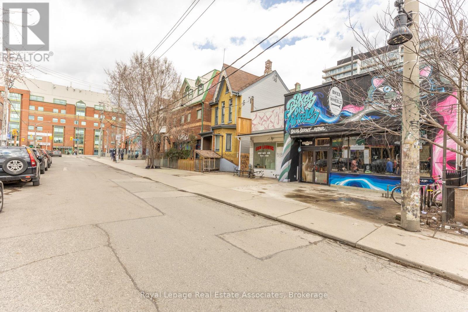 309 Augusta Avenue, Toronto, Ontario  M5T 2M2 - Photo 3 - C12971852