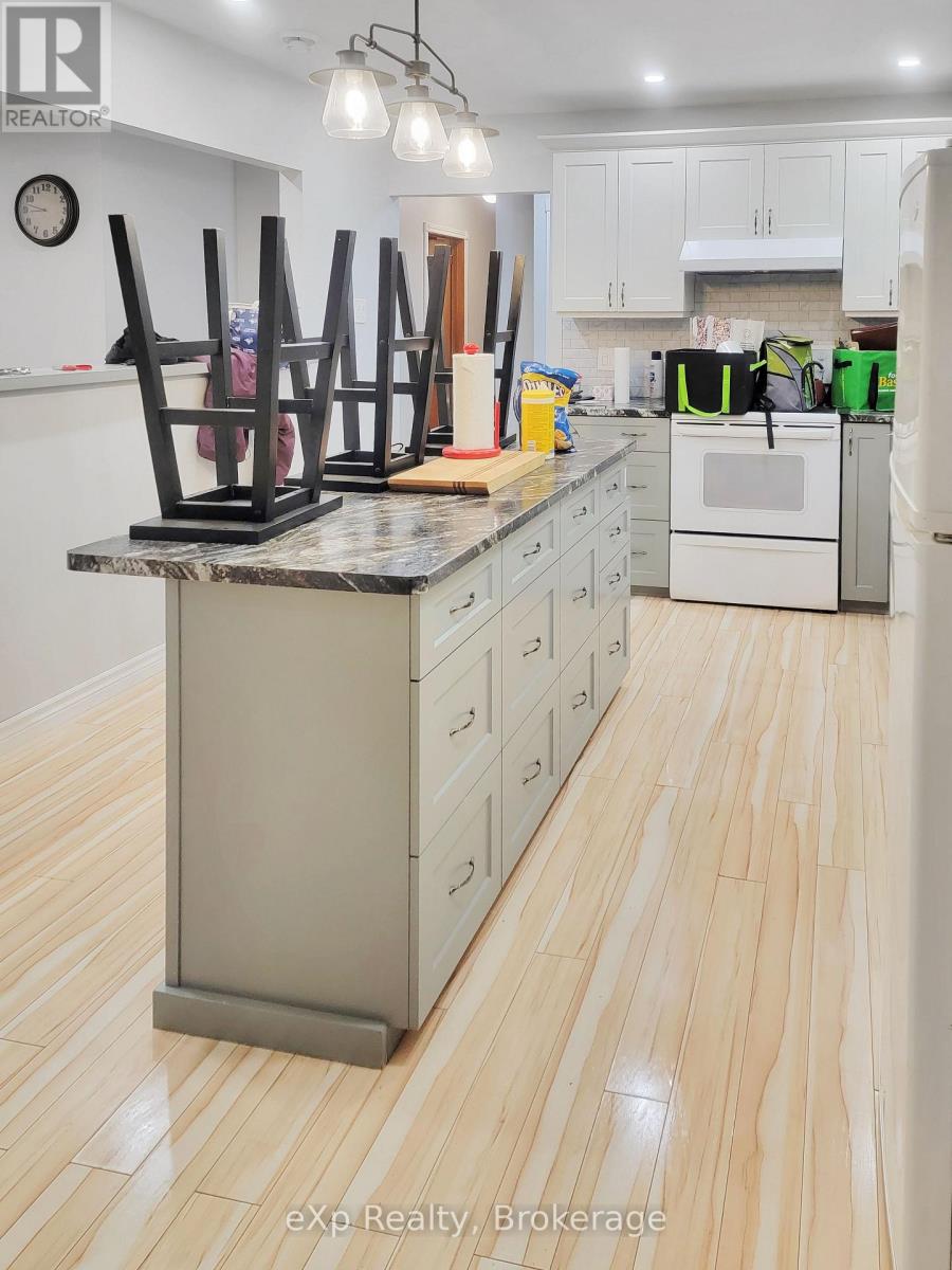 920 5th Avenue E, Owen Sound, Ontario  N4K 2S2 - Photo 2 - X12854800