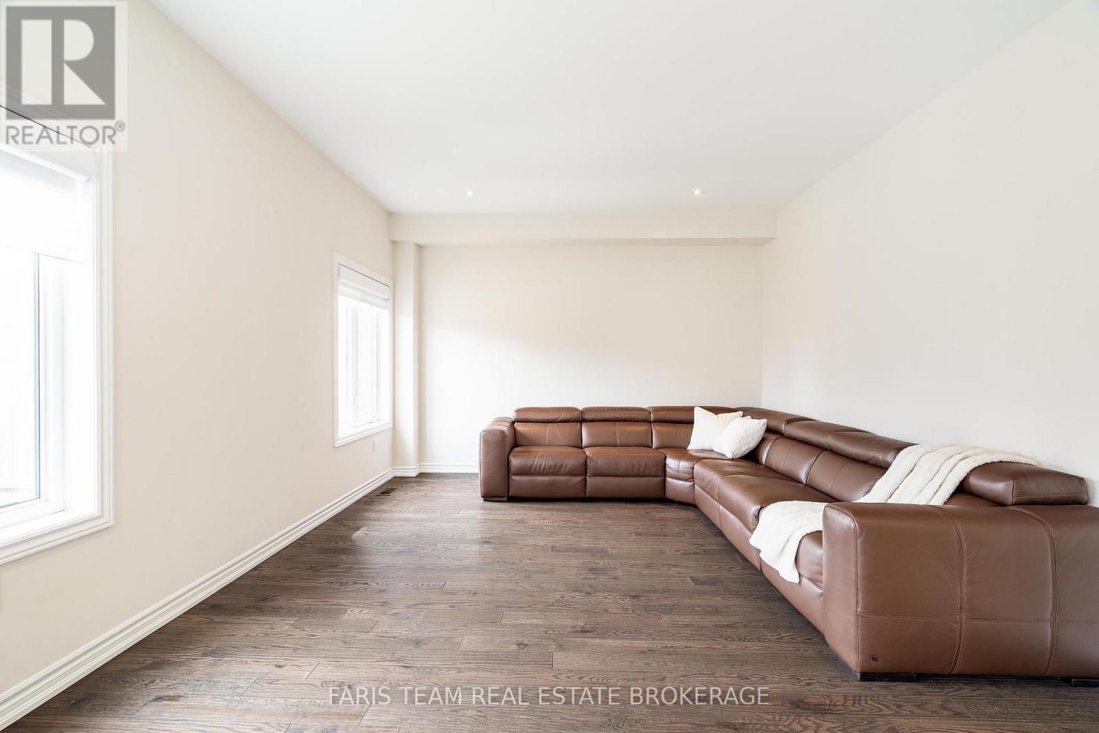 1559 Farrow Crescent, Innisfil, Ontario  L9S 0L6 - Photo 19 - N12942938