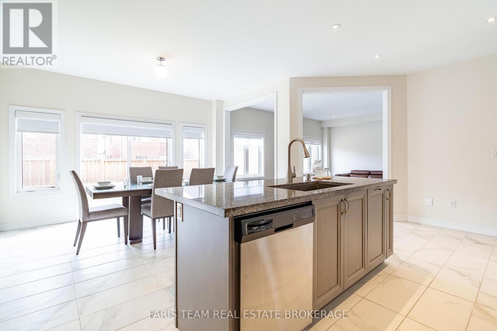 1559 Farrow Crescent, Innisfil, Ontario  L9S 0L6 - Photo 11 - N12942938