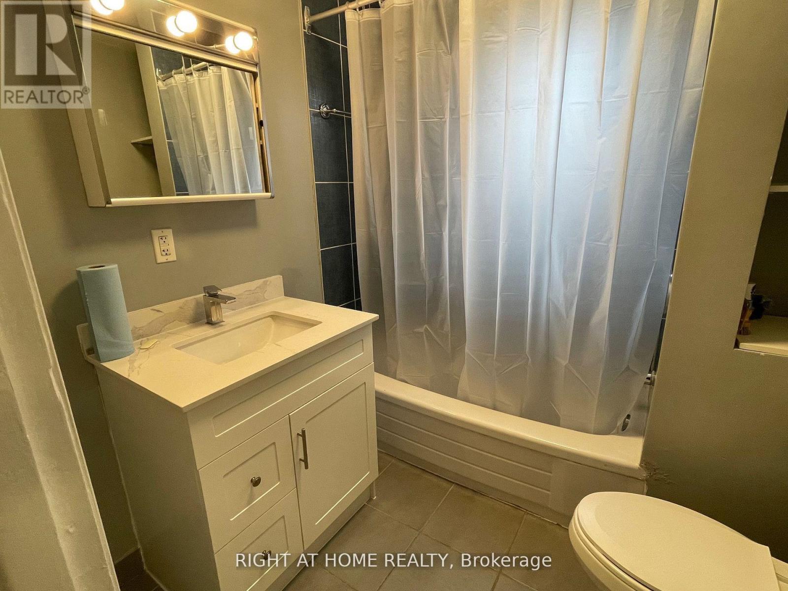 2nd Floor - 31 Hallam Street, Toronto, Ontario  M6G 1W1 - Photo 5 - W12957020