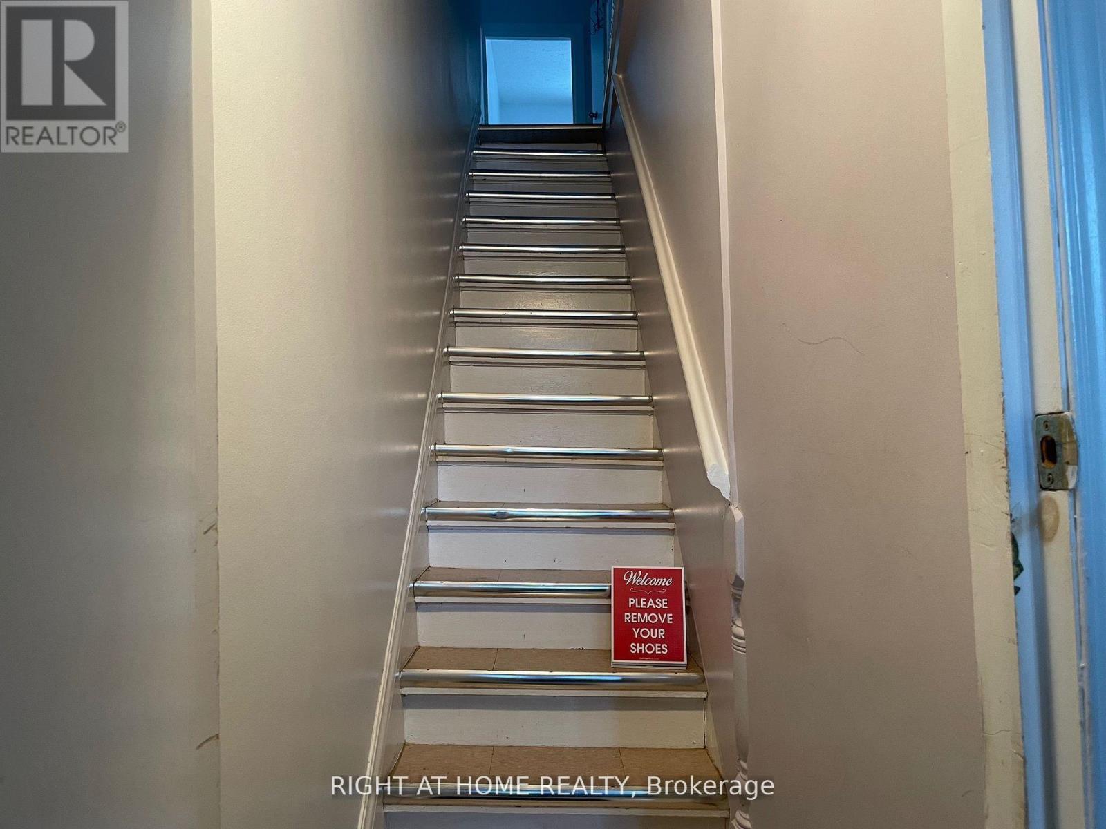 2nd Floor - 31 Hallam Street, Toronto, Ontario  M6G 1W1 - Photo 3 - W12957020