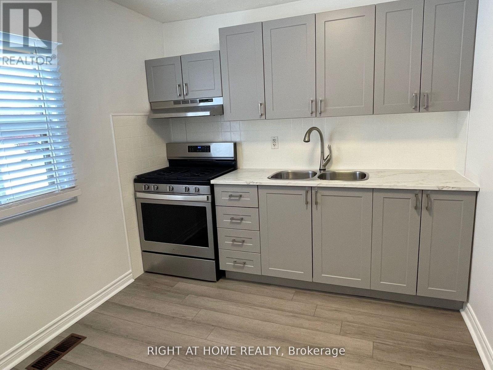 2nd Floor - 31 Hallam Street, Toronto, Ontario  M6G 1W1 - Photo 2 - W12957020