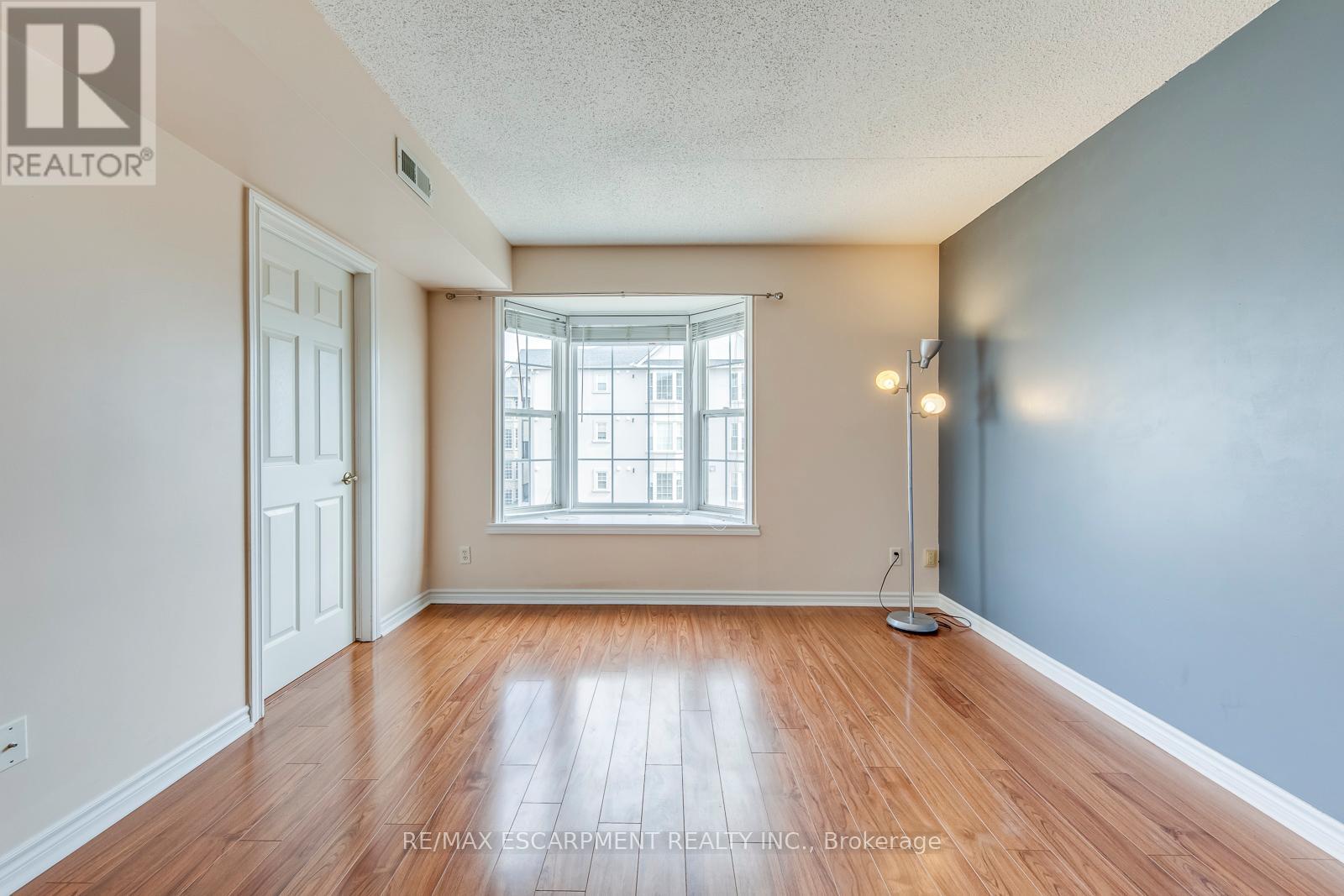 302 - 1411 Walkers Line, Burlington, Ontario  L7M 4P5 - Photo 18 - W12966894