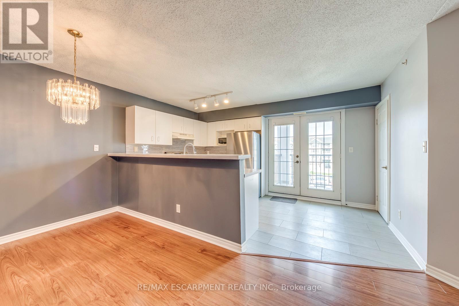 302 - 1411 Walkers Line, Burlington, Ontario  L7M 4P5 - Photo 9 - W12966894