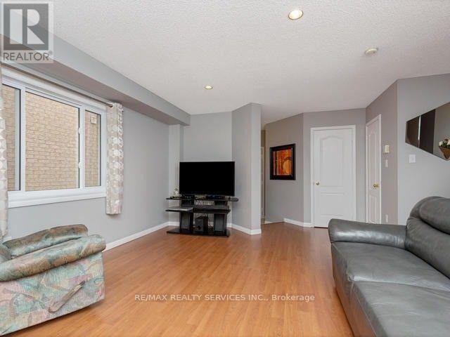 32 Silo (Upper) Court, Brampton, Ontario  L6X 4S4 - Photo 4 - W12971292