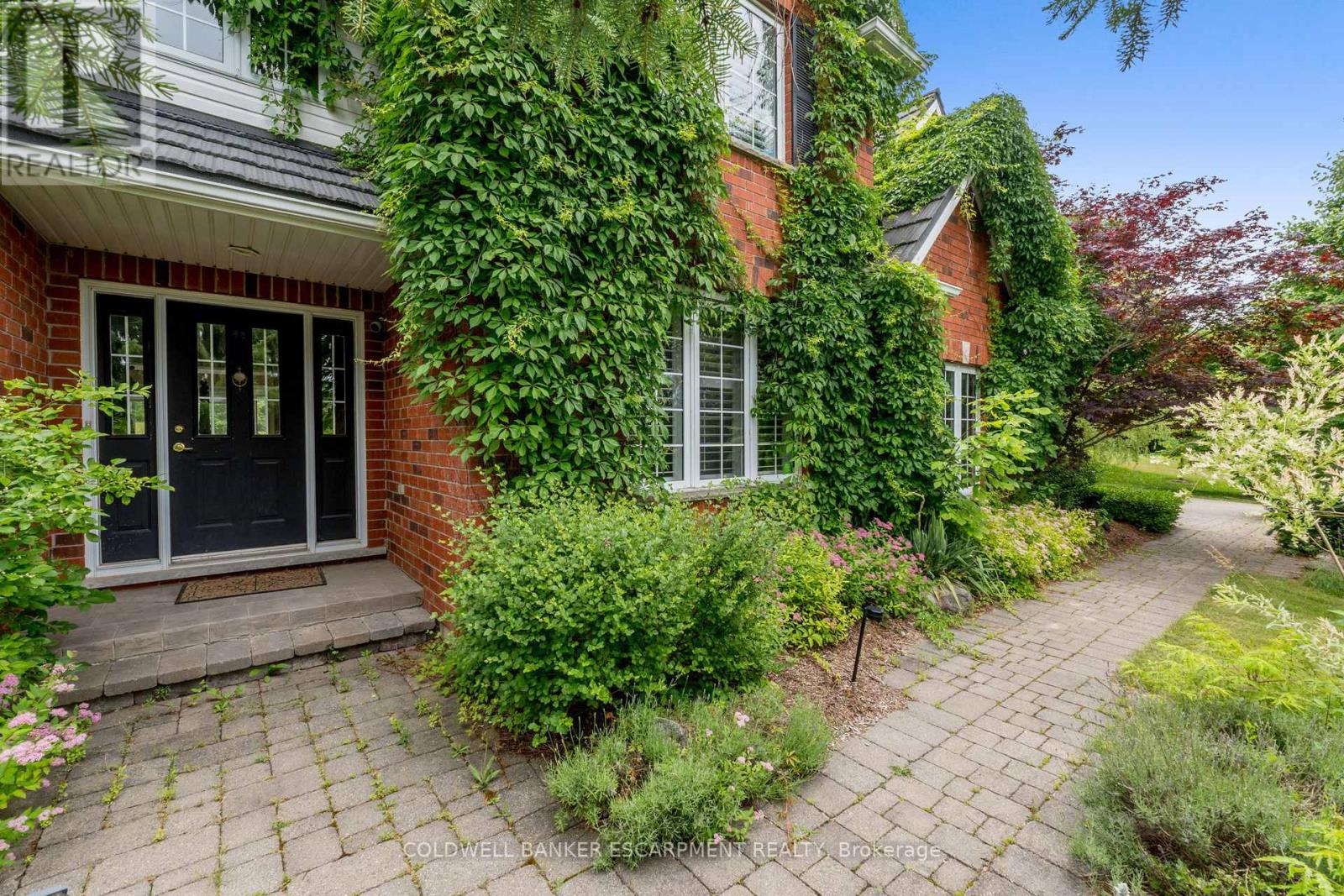 3 Morgan Drive, Halton Hills, Ontario  L7J 2L7 - Photo 6 - W12968544