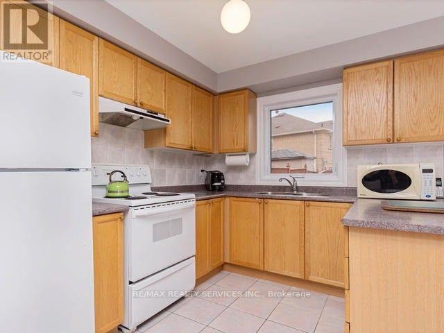 32 Silo (Upper) Court, Brampton, Ontario  L6X 4S4 - Photo 8 - W12971292