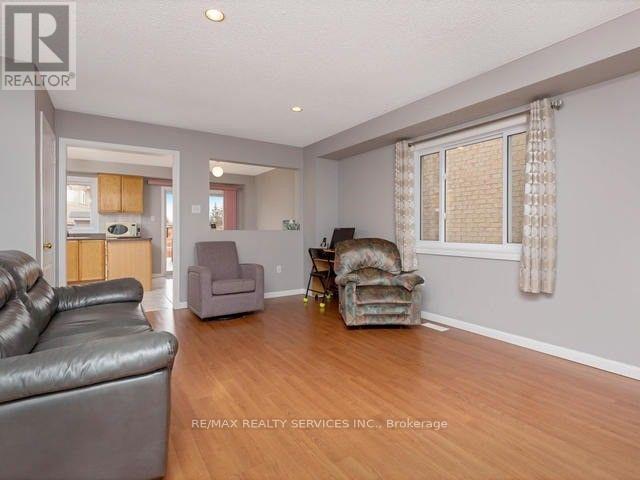 32 Silo (Upper) Court, Brampton, Ontario  L6X 4S4 - Photo 5 - W12971292