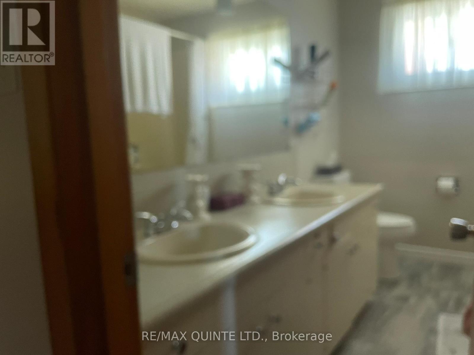 16 Belvedere Road, Quinte West, Ontario  K8V 4A7 - Photo 11 - X12960964