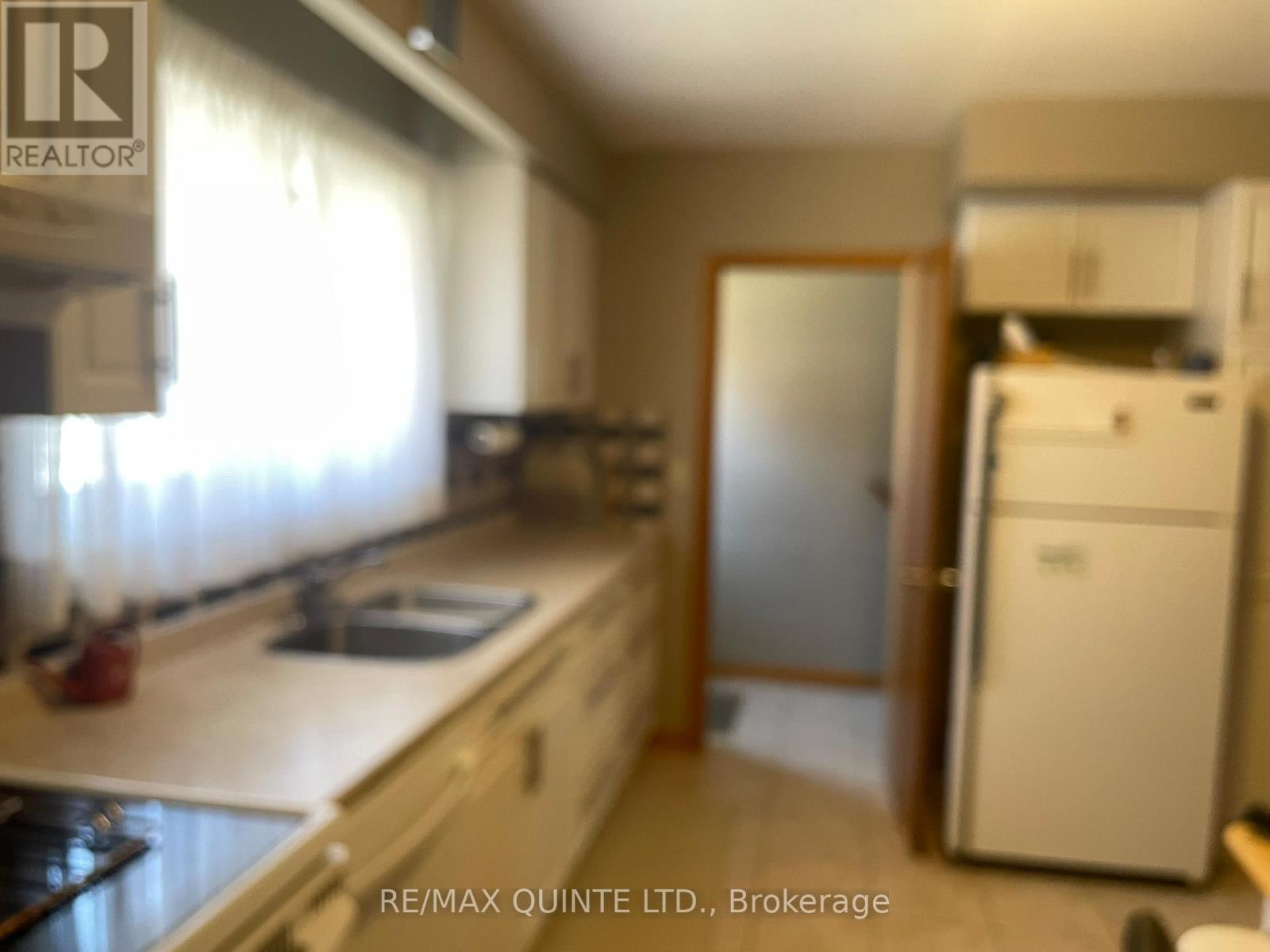 16 Belvedere Road, Quinte West, Ontario  K8V 4A7 - Photo 7 - X12960964