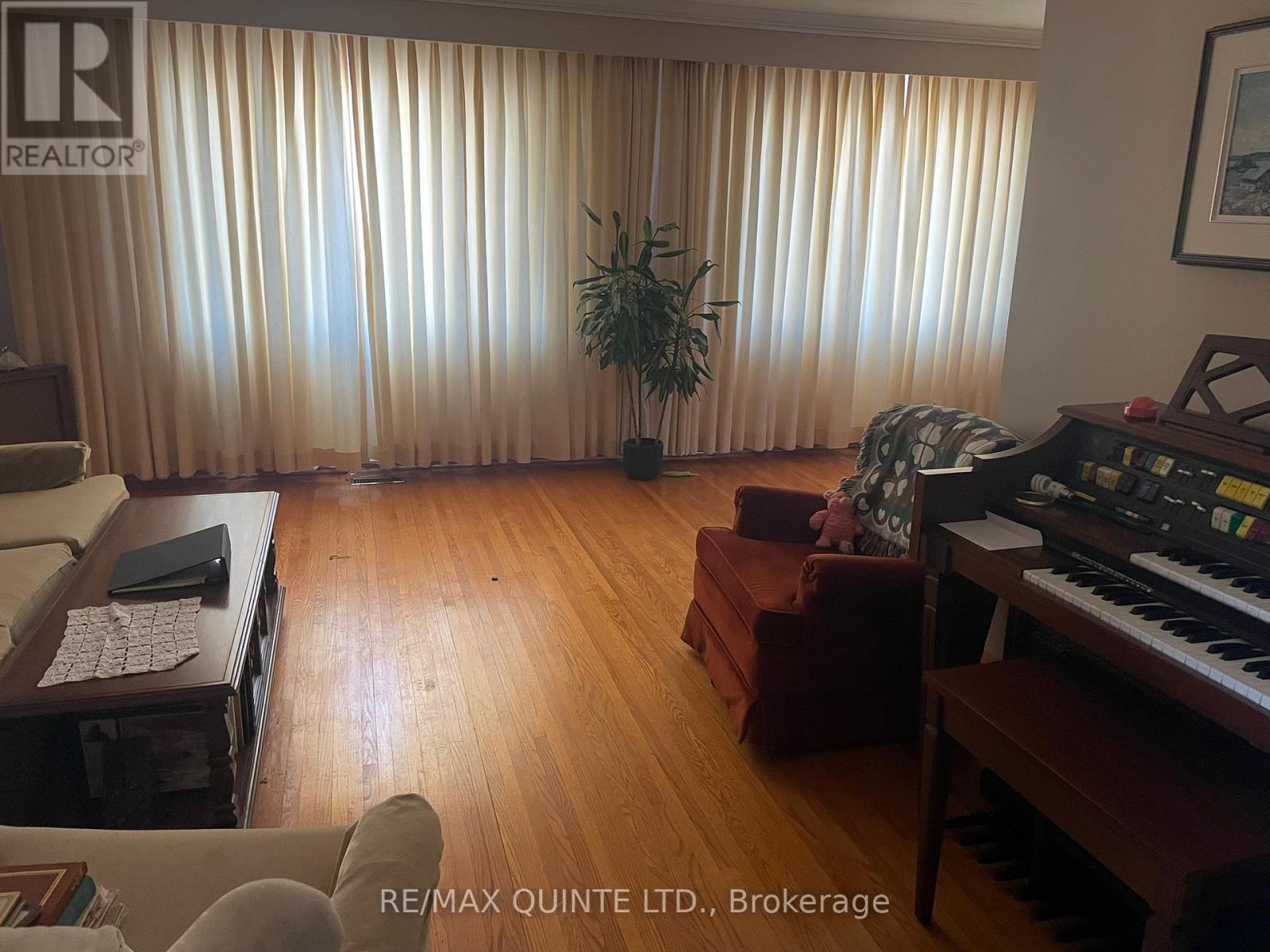 16 Belvedere Road, Quinte West, Ontario  K8V 4A7 - Photo 4 - X12960964